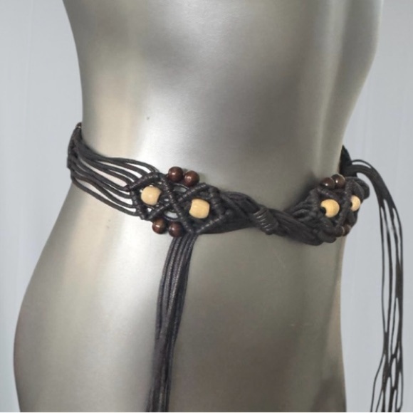 ✅💎Vintage Black and Cream Beaded Macrame Accessory - Picture 3 of 10